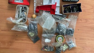 Ужгородця судитимуть за підозрою у контрабанді та незаконному зберіганні вогнепальної зброї і боєприпасів Ужгородця судитимуть за підозрою у контрабанді та незаконному зберіганні вогнепальної зброї і боєприпасів