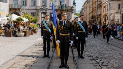 Церемонія винесення прапорів військових формувань і Сил Оборони у Львові, 27 квітня 2024