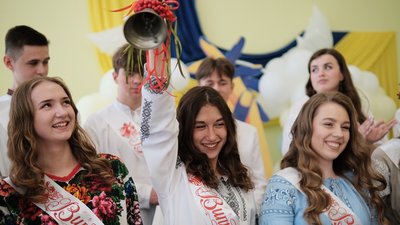 У чернівецьких школах відсвяткували останні дзвоники