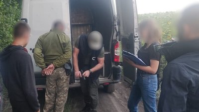 Не заважатимуть вирубці дерев: на Вінниччині прикордонники вимагали у чоловіка хабар