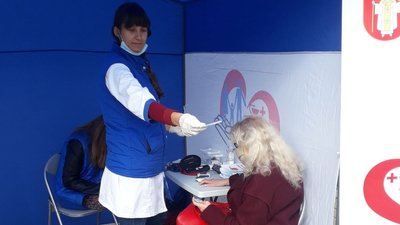 Лучанам безкоштовно перевіряли тиск та рівень цукру Лучанам безкоштовно перевіряли тиск та рівень цукру