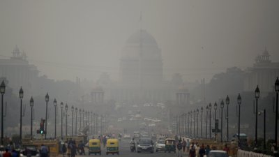 Столицю Індії після фестивалю вогнів накрив густий смог