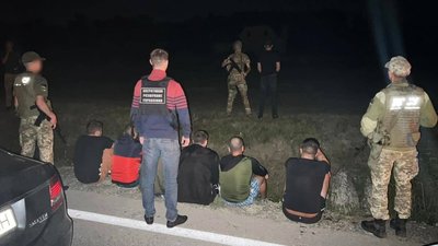 Мешканка села Верхнє Водяне намагалася переправити через кордон військовозобов'язаних чоловіків Мешканка села Верхнє Водяне намагалася переправити через кордон військовозобов'язаних чоловіків