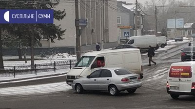 "Мокра дорога" - у Сумах зранку сталося 6 автомобільних аварій "Мокра дорога" - у Сумах зранку сталося 6 автомобільних аварій