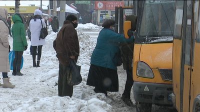 У Сумах понад 50 зупинок залишаються нерозчищеними