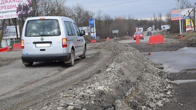 "Перекопали й залишили". Чому на Буковині не завершують ремонт розв'язки