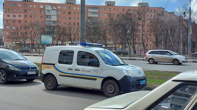 У Харкові перевіряють інформацію про вибухівку у кількох відділеннях "Нової пошти" У Харкові перевіряють інформацію про вибухівку у кількох відділеннях "Нової пошти"