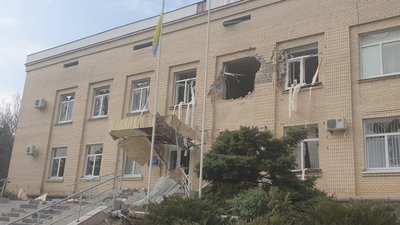 На Херсонщині російська армія пообіді обстріляла Берислав На Херсонщині російська армія пообіді обстріляла Берислав