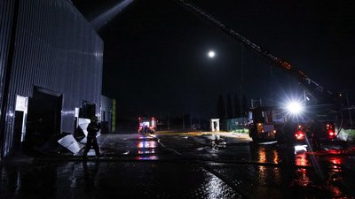 Рятувальники гасять термінал Нової Пошти