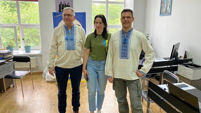 Три тонни допомоги передали переселенцям Житомирщини волонтери з Нідерландів Три тонни допомоги передали переселенцям Житомирщини волонтери з Нідерландів