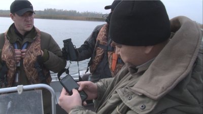 Черкаський рибпатруль ловить рибалок-порушників на зимувальних ямах Кременчуцького водосховища Черкаський рибпатруль ловить рибалок-порушників на зимувальних ямах Кременчуцького водосховища