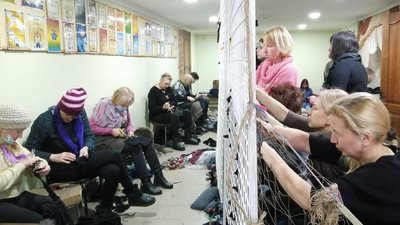 Замість вистав – сітки й допомога військовим. Як працює театр ляльок у Кропивницькому