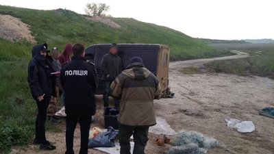 На Миколаївщині правоохоронці затримали рибалок, які порушили нерестову заборону На Миколаївщині правоохоронці затримали рибалок, які порушили нерестову заборону