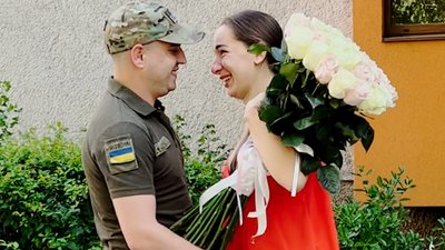 "Після обстрілу отримав смс, що в нього буде первісток". Історія подружжя прикордонників, життя яких змінила війна "Після обстрілу отримав смс, що в нього буде первісток". Історія подружжя прикордонників, життя яких змінила війна