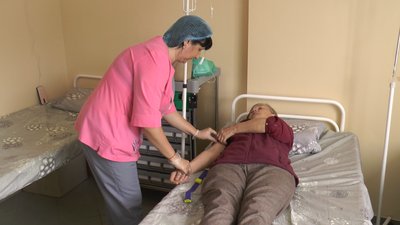 Бахмутська багатопрофільна лікарня відновила роботу у Дніпрі: які лікарі приймають