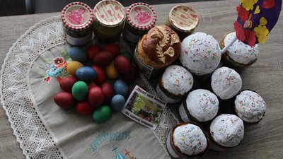 Жителі громади на Житомирщині відправили воїнам ЗСУ кілька тисяч пасок та крашанок Жителі громади на Житомирщині відправили воїнам ЗСУ кілька тисяч пасок та крашанок