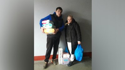 У Житомирі волонтери передали їжу та одяг дітям із інвалідністю У Житомирі волонтери передали їжу та одяг дітям із інвалідністю