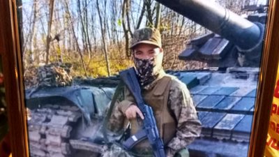 У Сумах провели в останню путь солдата Ігоря Апостолюка У Сумах провели в останню путь солдата Ігоря Апостолюка