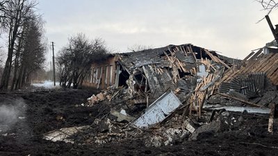 Наслідки влучання авіаційної бомби у Сумському районі