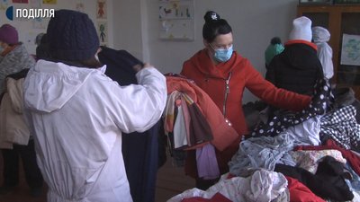 Допомогти ближньому: на Хмельниччині благодійники відкривають пункти допомоги