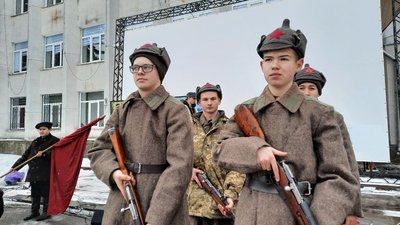На Тернопільщині провели реконструкцію бою під Крутами На Тернопільщині провели реконструкцію бою під Крутами