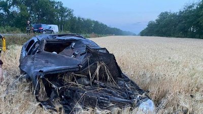 На Кіровоградщині у дорожній аварії загинули троє 17-річних дівчат, ще трьох доправили у лікарню На Кіровоградщині у дорожній аварії загинули троє 17-річних дівчат, ще трьох доправили у лікарню