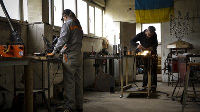 145 польових буржуйок за місяць: в Одесі п'ятеро друзів виготовляють пічки для передової 145 польових буржуйок за місяць: в Одесі п'ятеро друзів виготовляють пічки для передової