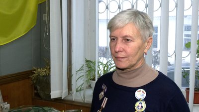 Родини шістьох загиблих бійців з Чернігівщини у війні на Сході України отримали іменні барельєфи Родини шістьох загиблих бійців з Чернігівщини у війні на Сході України отримали іменні барельєфи