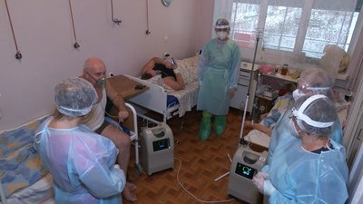 У черкаській лікарні медиків вчать лікувати хворих на коронавірус У черкаській лікарні медиків вчать лікувати хворих на коронавірус