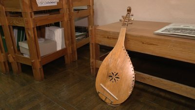 Незрячий школяр із Харкова власноруч змайстрував бандуру