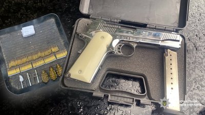 Військового у СЗЧ підозрюють у зберіганні наркотиків, зброї та боєприпасів в Чернігові