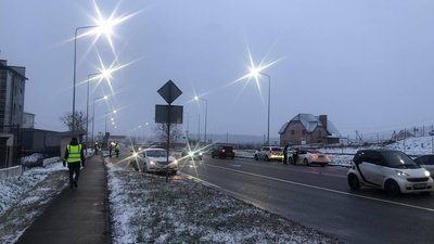Львівські патрульні провели акцію "Будь-помітним" на одній із найбільш аварійних доріг області Львівські патрульні провели акцію "Будь-помітним" на одній із найбільш аварійних доріг області