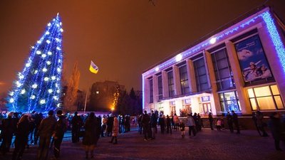 Повернення до традицій: коли черкаський Дід Мороз став Святим Миколаєм Повернення до традицій: коли черкаський Дід Мороз став Святим Миколаєм