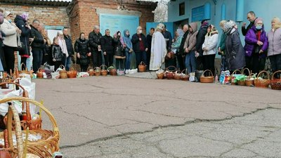 У церкві Святої Трійці в Кропивницькому освячувати паски почали о 08:45 У церкві Святої Трійці в Кропивницькому освячувати паски почали о 08:45