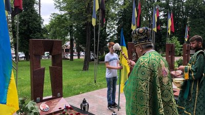 У Франківську вшанували пам'ять загиблих за волю України та невинно убієнних прикарпатців У Франківську вшанували пам'ять загиблих за волю України та невинно убієнних прикарпатців