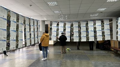 У Кременчуці відкрилася виставка "Полк "Азов" - Янголи Маріуполя" У Кременчуці відкрилася виставка "Полк "Азов" - Янголи Маріуполя"