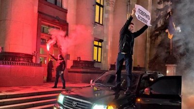Позашляховик на вході Харківської ОДА: хто протестував і що сказав Кучер