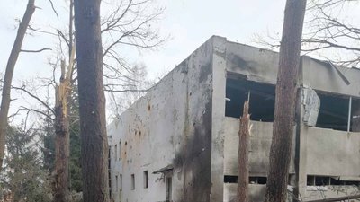 На "Сонячній Поляні" під Сумами авіаударом знищено дерев на понад 1,7 млн грн На "Сонячній Поляні" під Сумами авіаударом знищено дерев на понад 1,7 млн грн
