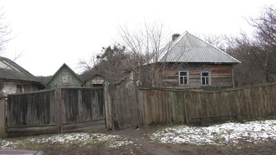 Раніше родина мала два будинки, зараз живуть в одному. Його після вибухів надала міська рада, бо старі - непридатні для життя.