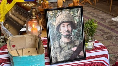 У Рахівській громаді попрощалися із полеглим захисником Євгеном Шімоняком
