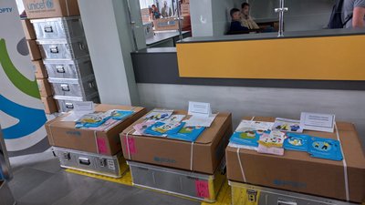 У Полтаві отримали набори для творчості: для кого вони
