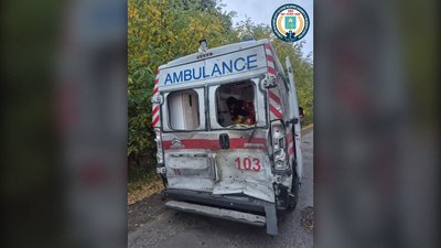 Російський дрон влучив у автівку швидкої допомоги на Сумщині