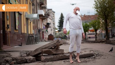 "Йшов 53-й день карантину"- перформанс митця з Дрогобича