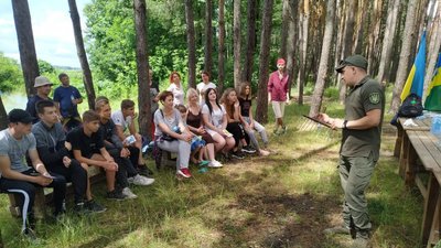 На Житомирщині влаштували "Eco fish picnic" – діти та дорослі прибирали узбережжя водосховища На Житомирщині влаштували "Eco fish picnic" – діти та дорослі прибирали узбережжя водосховища