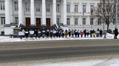 У Полтаві влаштували акцію на підтримку демобілізації військових У Полтаві влаштували акцію на підтримку демобілізації військових