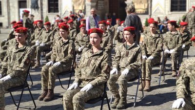 Курсантки Тернопільського професійного коледжу з посиленою військовою та фізичною підготовкою Курсантки Тернопільського професійного коледжу з посиленою військовою та фізичною підготовкою