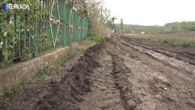 Після зливи в Черкаській області люди залишились без урожаю Після зливи в Черкаській області люди залишились без урожаю