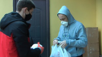 У Запоріжжі доставляють додому освячені паски У Запоріжжі доставляють додому освячені паски