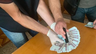 Керівника та інженера волинської шахти підозрюють у хабарництві та розтраті майдан Керівника та інженера волинської шахти підозрюють у хабарництві та розтраті майдан