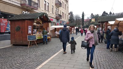Благодійний ярмарок від "Золотих сердець Закарпаття" відкрили в Ужгороді